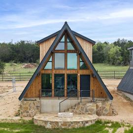 Family-Friendly A-frame with Outdoor Camp Fire in Texas