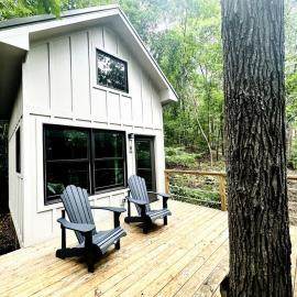 Off-grid Tree House Suitable for Four in Alabama, Hotel in Scottsboro