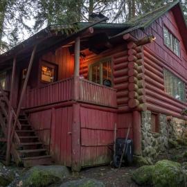 Romantic Log Cabin Rental with Hot Tub near Mount Hood, Oregon