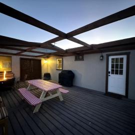Cozy Creekside Cottage with Deck and Fire Pit in Camp Verde, Arizona, hotell sihtkohas Camp Verde