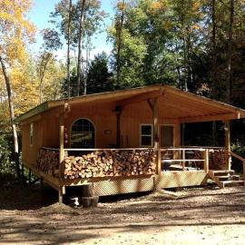 Rustic Creekside Cabin on 100-Acre Forest near Letchworth Park, New York, hotel di Dalton