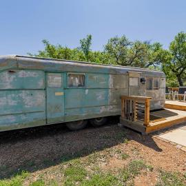 Charming Luxurious Airstream Beautifully Design with Indoor Bath in Texas, hotel a Spicewood