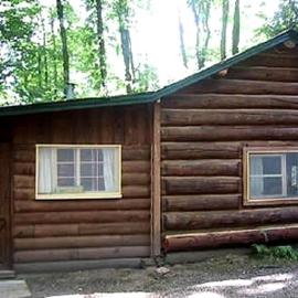 Secluded Cabin Rental with Fireplace on Moose Lake near Eau Claire, Wisconsin，海沃德的飯店