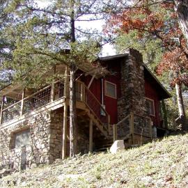 Romantic Ozarks Cabin Rental in Secluded Woodland near Branson, Missouri, hotel in Hollister