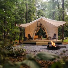 Gorgeous Safari Tent in the Lake George Area of the Adirondack Mountains, Perfect for a Family Weekend Away, hotel v mestu Corinth