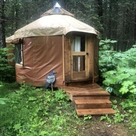 Alaskan Glamping Yurt in Seward for an Eco-Adventure, hotelli kohteessa Seward