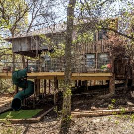 Magical Treehouse with Slide by Brazos River for Family Glamping Adventures in Texas, hotel in Weatherford