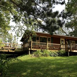 Rustic Family Cabin Rental with a Fire Pit near Wisconsin Dells, hotel in Tomah