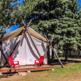 Luxury Safari Tent with Private Bathroom in Swan Valley, Idaho near Palisades Lake, hotel di Irwin