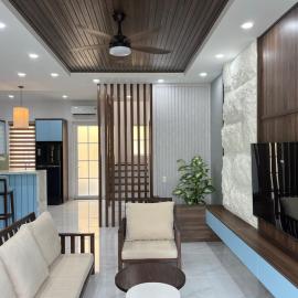 Modern 3BR Villa , Poolside, 4min Shuttle to Beach