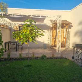 GreekХата, Hotel in Myrhorod