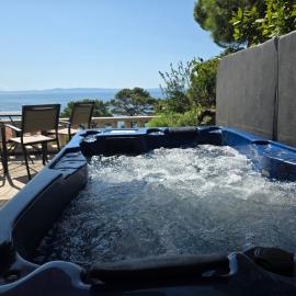 Apartment relax jacuzzi terrace with sea view、ブレラのホテル