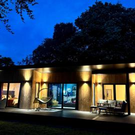 Wellhouse Country Lodges and Hot Tubs, hotel en Tore