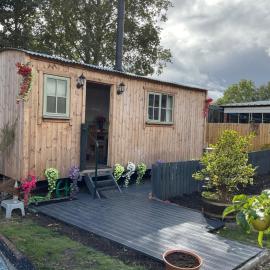 Shepherds Hut at The Old School House – hotel w mieście Durham