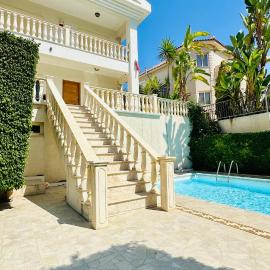 Alkeou Holiday Home