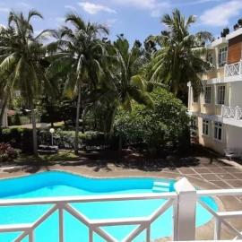 Spacious Apartment with Pool in Blue Bay