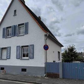 Freistehendes Haus mit grossem Garten zur alleinigen Nutzung, hotel in Großkrotzenburg