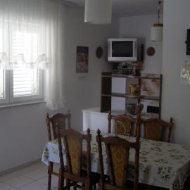 Apartments Roviš, hotel em Tar