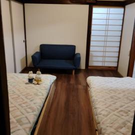 Guesthouse MARU 1日1組 犬と泊まれる貸切の民泊 丸 ファミリー グループ向け民家の宿 Vintage House, Parking, Free Wifi, Smoke free, Hotel in Ishinomaki