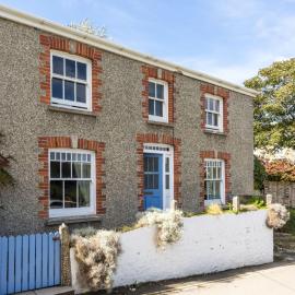 Trevethen Cottage - Free Parking and WiFi - Close to Beach