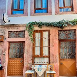 Ayvalık Sezer Konukevi, hotell i Ayvalık