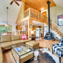 Rustic North Creek Getaway ~ 4 Mi to Gore Mtn!, hotel a North Creek