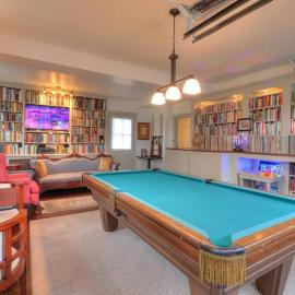 Historic 98 Fire Pit Game Room & Dog Friendly, hotel en Geneva