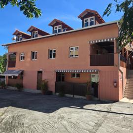 Les Monts Arlésien, hotel a Les Anses-d'Arlets