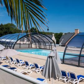 Maison avec piscine chauffée toute l'année à Morgat en bretagne sur la presqu'île de Crozon située à 800 m de la mer, hotel a Crozon