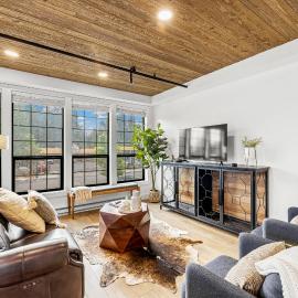 The Loft- Steps from the Lake & Dining- This newly renovated 2 bedroom loft in the heart of McCall, Hotel in McCall