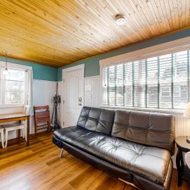 Hidden Villa Cottage #3 - The Garden Cottage, hotel em Cannon Beach
