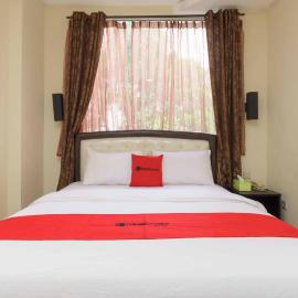 Bekasi में, होटल RedDoorz near City Walk Lippo Cikarang