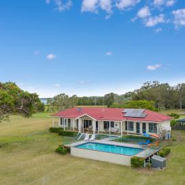 Beachfront Hervey Bay Homestead, hotel a River Heads