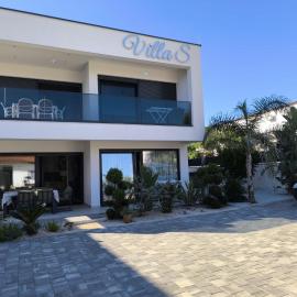 Villa S