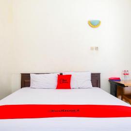 RedDoorz Syariah near Alun Alun Kebumen, хотел в Kebumen