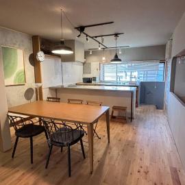 一棟貸しキッズルーム有 BBQ可 団体ok 海近30名まで Waterside Villa, hotelli kohteessa Toyooka