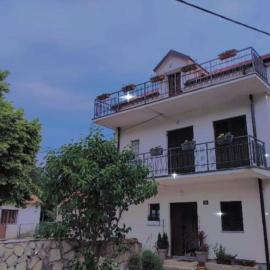 Apartment and Room Mare Vrlika