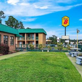 Super 8 by Wyndham Columbia/Ft. Jackson SC, hotel in Columbia