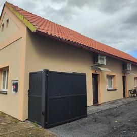 Apartmány Opolany, hotel i Opolany