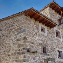 Casa Cuesta del Reloj, hótel í Piedralaves