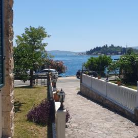 Apartmani Ana Kamenari