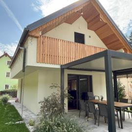 Charming house in Gozd Martuljek, hotel in Gozd Martuljek