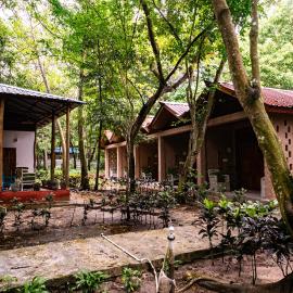 The DIVEResort and Dancing Dugong Cafe, hotel in Neil Island
