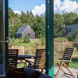 Waterfront Escape I Svencele I 2BR I Terrace I ᴄᴏʜᴏsᴛ – hotel w mieście Svenele