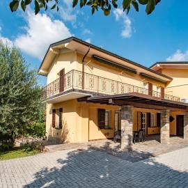 Cascina Ca' Bark, hotel a Clusane sul Lago