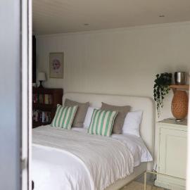 The Green Escape - Private Cabin Retreat in London, готель у місті Lower Sydenham Station