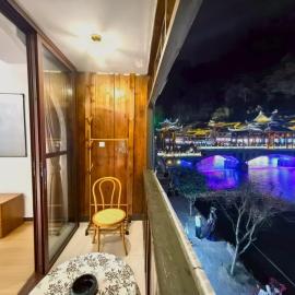 Fenghuang Color River View Villa, hotell i Fenghuang