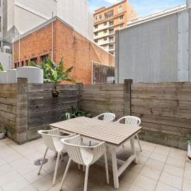 Comfy Urban Escape with Outdoor Space: Newcastle şehrinde bir otel