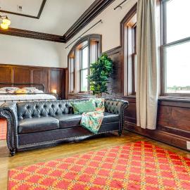 Modern Elegance: Timeless Crawfordsville Studio!, hotelli kohteessa Crawfordsville