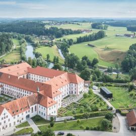 Hotel Josef im Kloster Beuerberg، فندق في Eurasburg